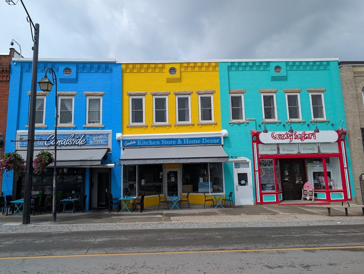 Canalside Restaurant & Inn