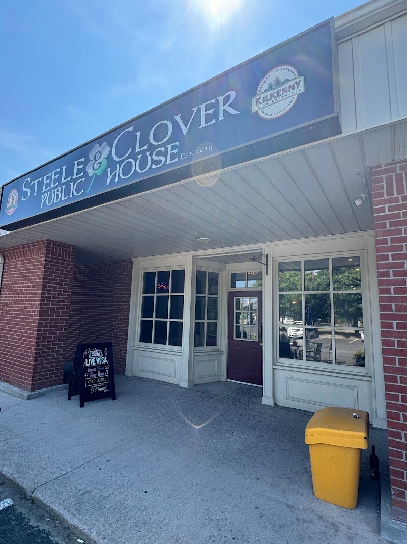 Steele and Clover Public House