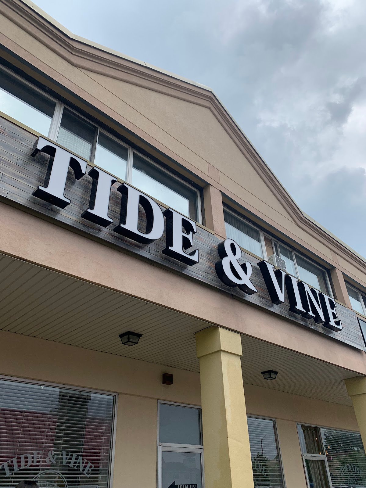 Tide and Vine Oyster House