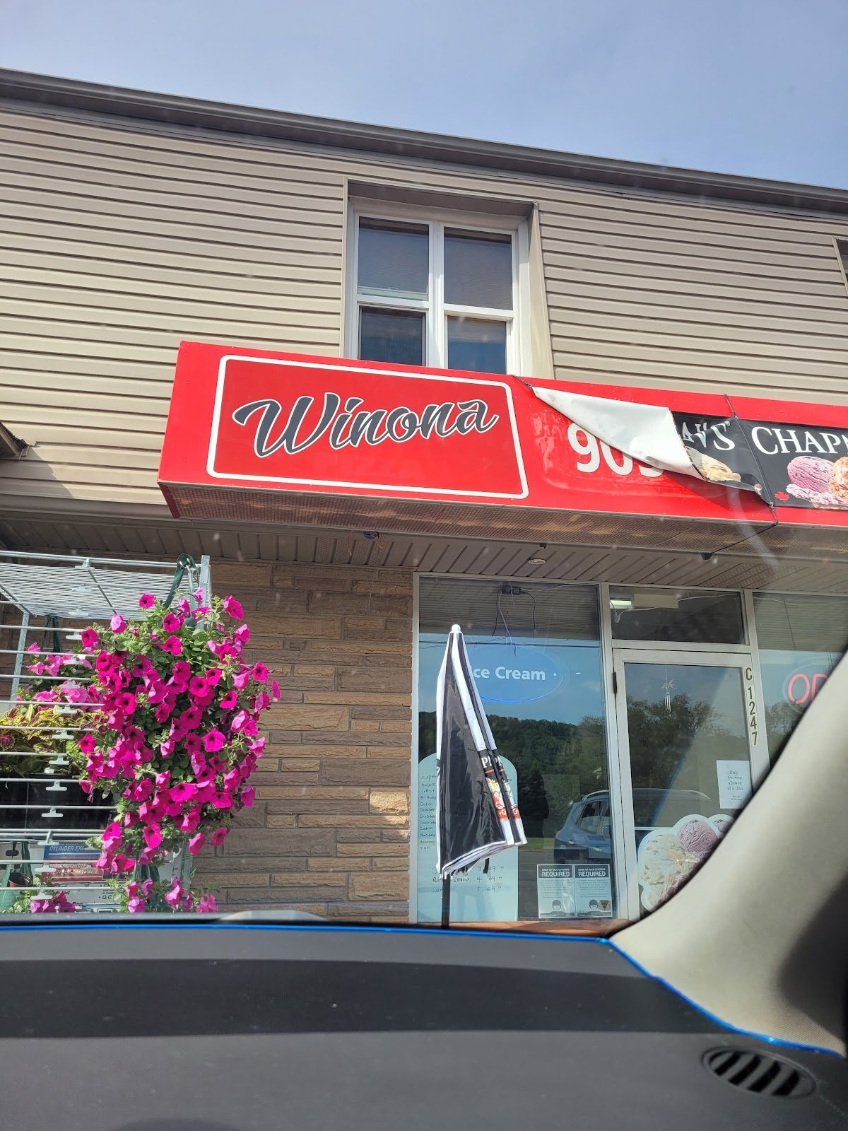 Winona's Eats & Treats